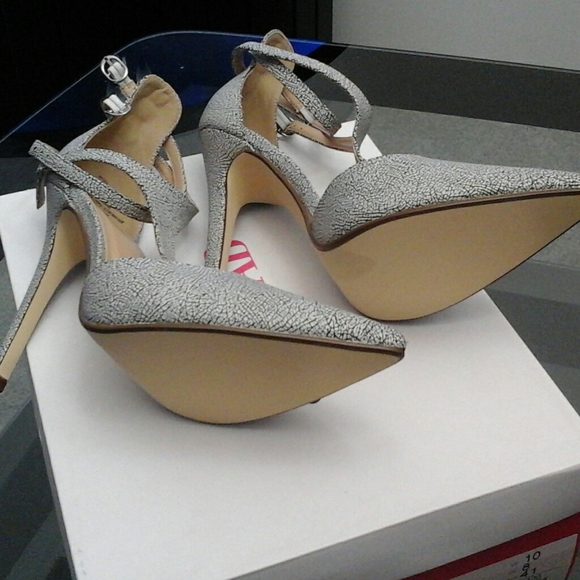 Heel - Picture 2 of 2